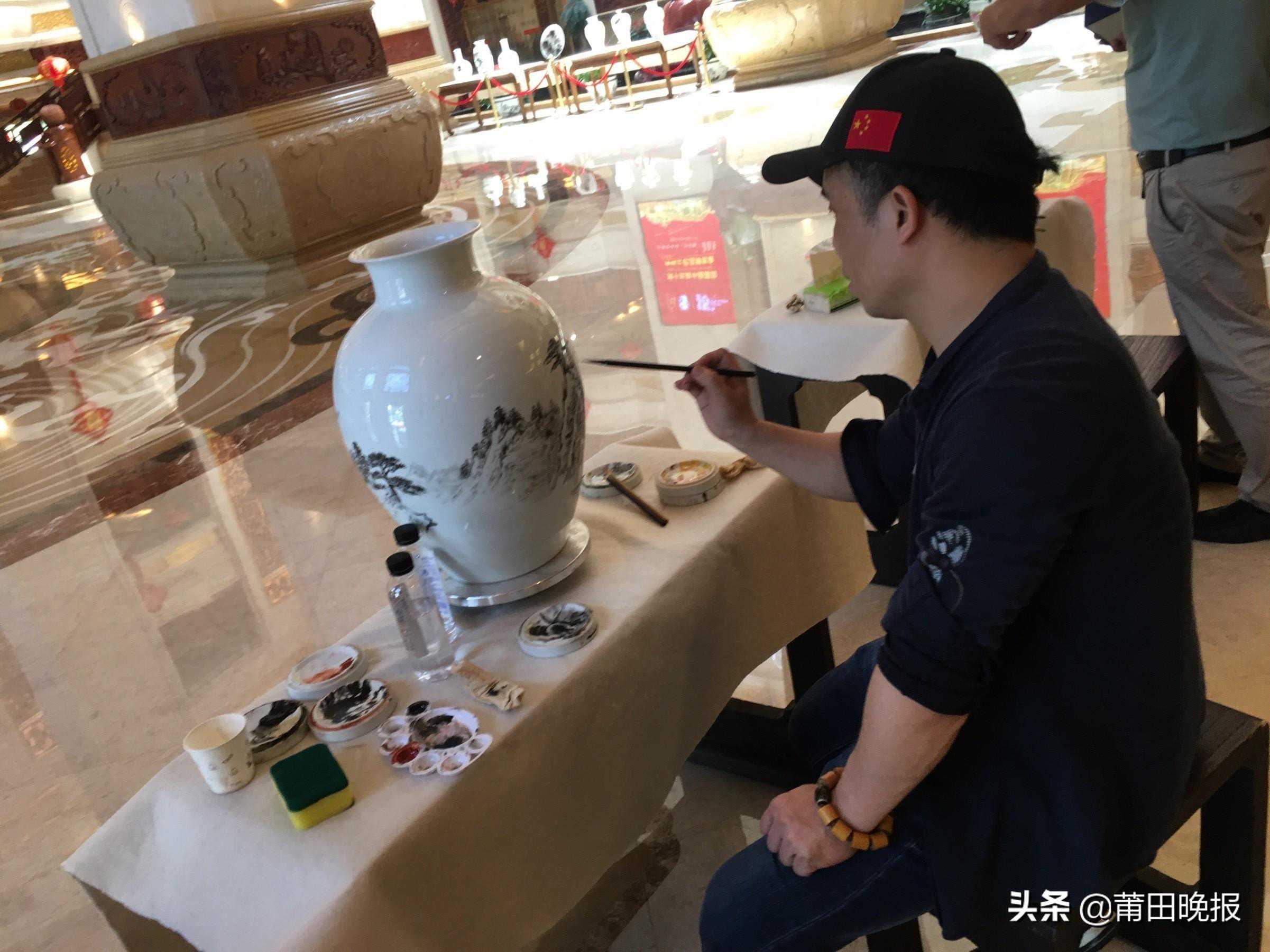 国画也能碰“瓷”？还碰出艺术火花