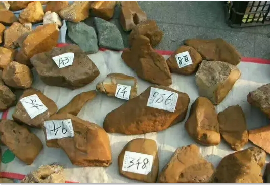 跌落神坛的石头