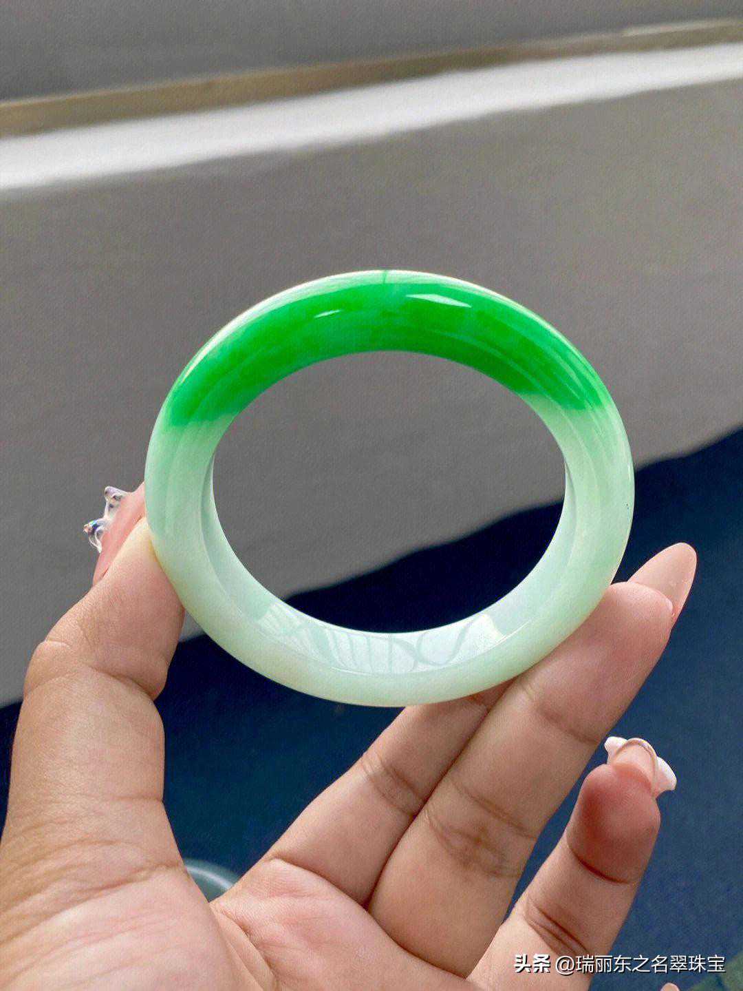 白底青是不是好翡翠？