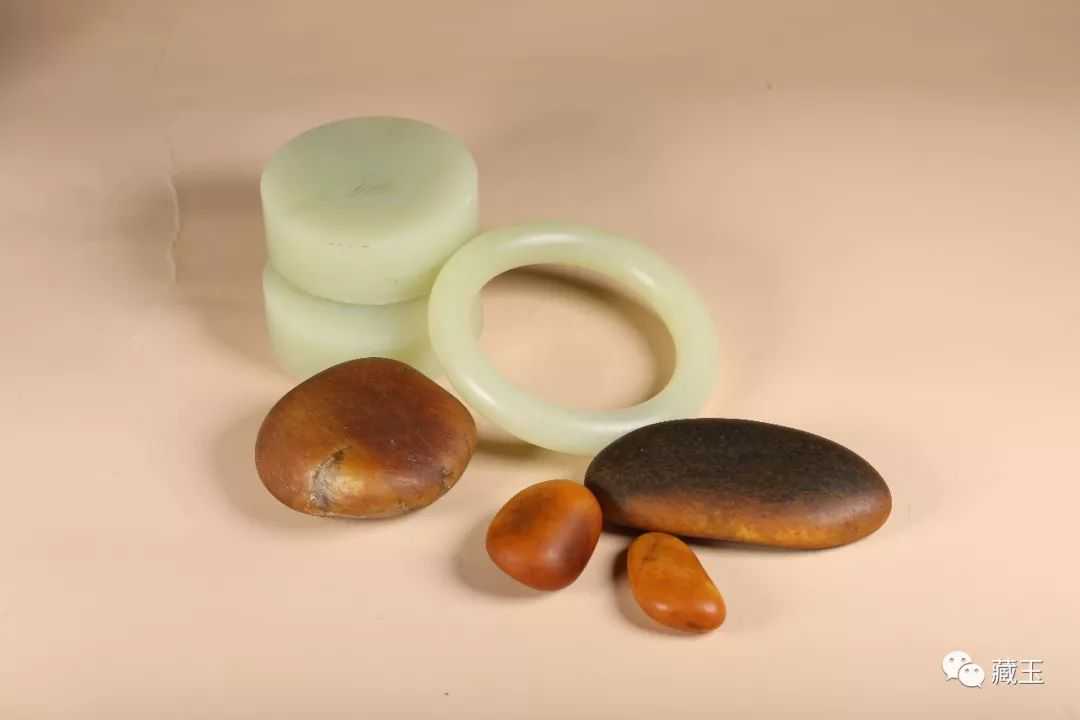 和田玉分五色，今天咱们说说“黄”