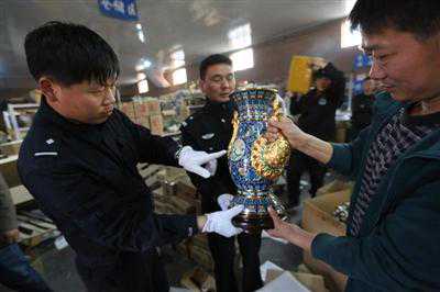 许昌警方侦破重大“收藏品”诈骗案 抓获150多人