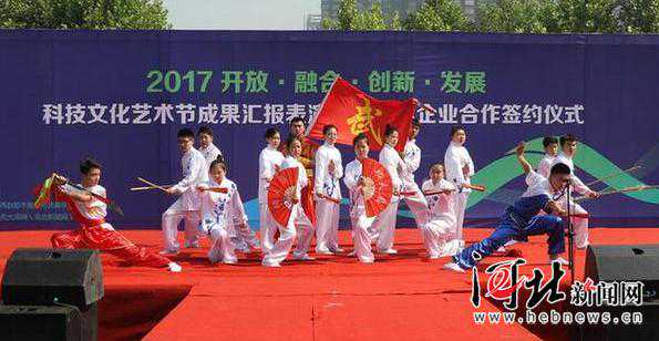 高校依托专业办大学生艺术节受企业青睐