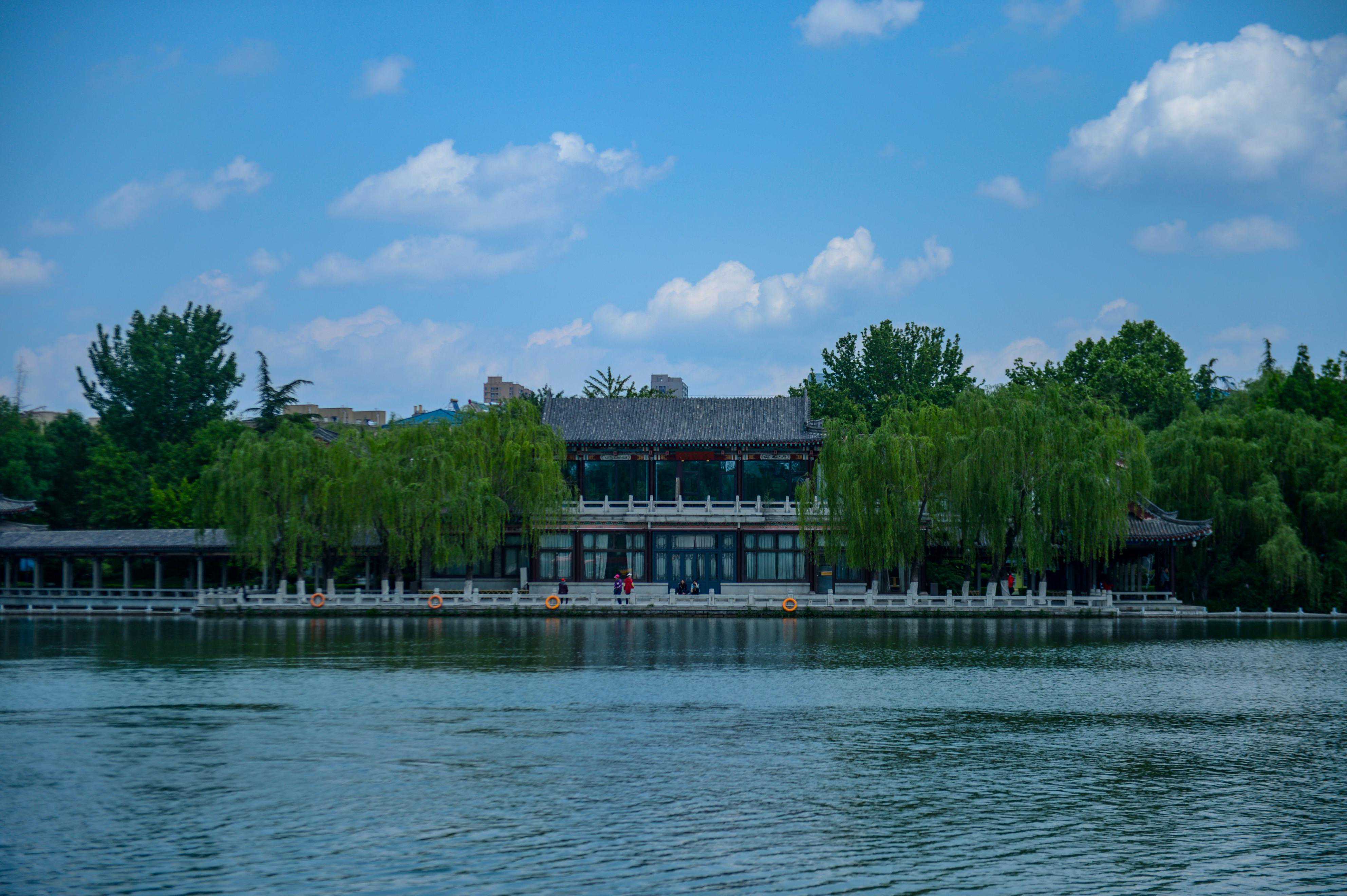 《济南园林七十家》系列作品丨大明湖西绿杨堤：晚清大收藏家宫本昂、宫昱兄弟与宫家宅子